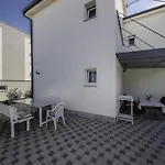 Appartement In With Terrace, Air Conditioning, Wi-fi, Dishwasher