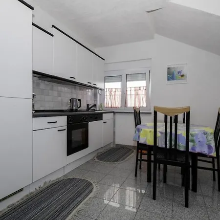 In With Terrace, Air Conditioning, Wi-fi, Dishwasher Apartman *