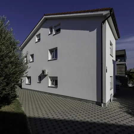 Apartman In With Terrace, Air Conditioning, Wi-fi, Dishwasher