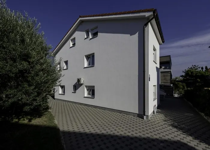דירה In With Terrace, Air Conditioning, Wi-fi, Dishwasher