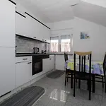 In With Terrace, Air Conditioning, Wi-fi, Dishwasher Apartman *