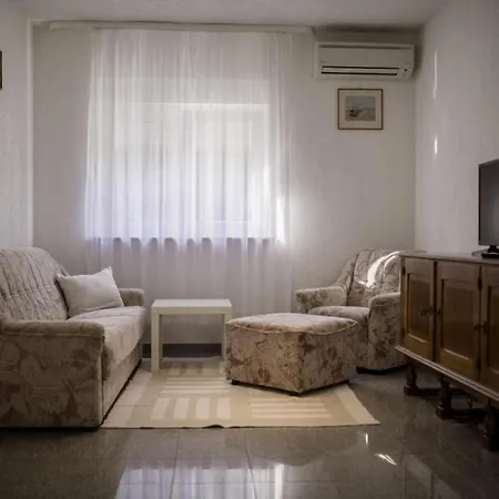 Apartment In With Terrace, Air Conditioning, Wi-fi, Dishwasher Lopar