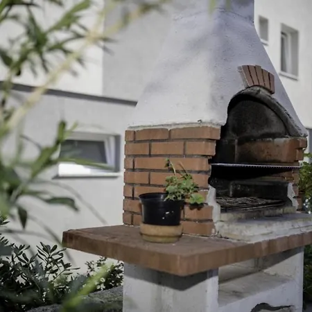 Apartment In With Terrace, Air Conditioning, Wi-fi, Dishwasher Lopar