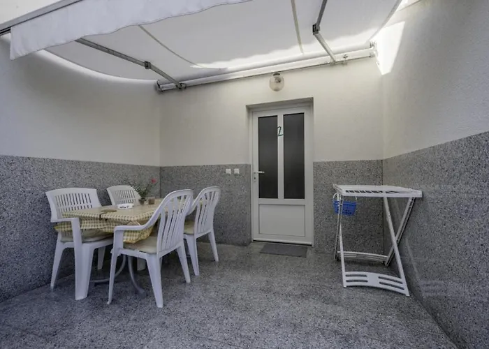 Appartamento In With Terrace, Air Conditioning, Wi-fi, Dishwasher Lopar