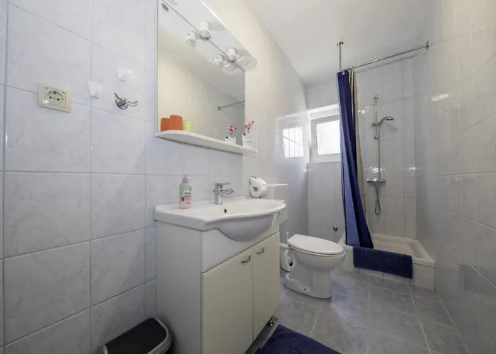 In With Terrace, Air Conditioning, Wi-fi, Dishwasher *